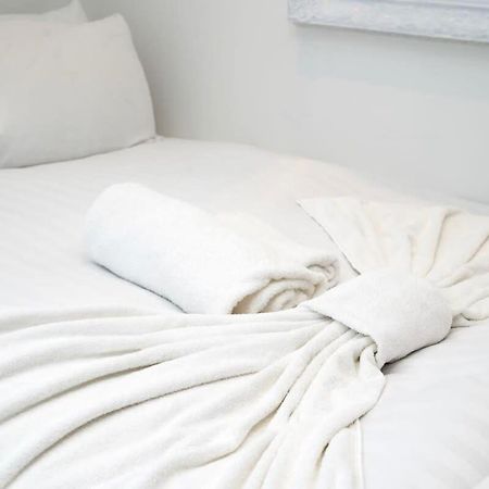 Cozy Single Level Flat With Parking Apartment Енфийлд Екстериор снимка